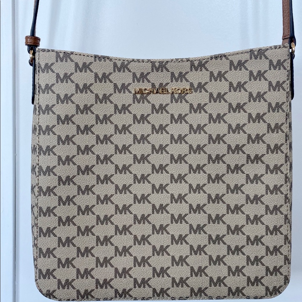 Michael Kors Jet Set Messenger